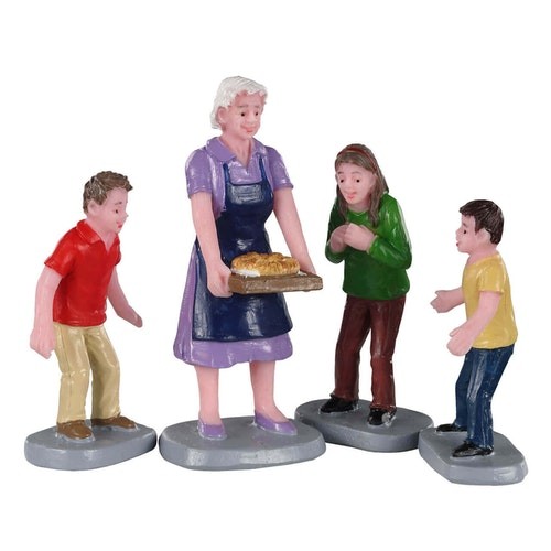 Lemax 02945 - FAMILY TRADITION, SET OF 4